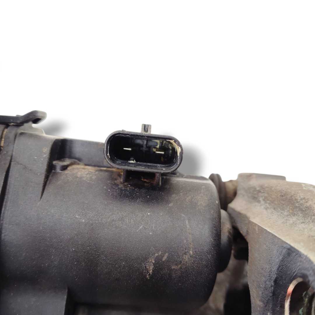 Pinça de freio traseiro esquerdo Mercedes GLA 200 2015 a 18