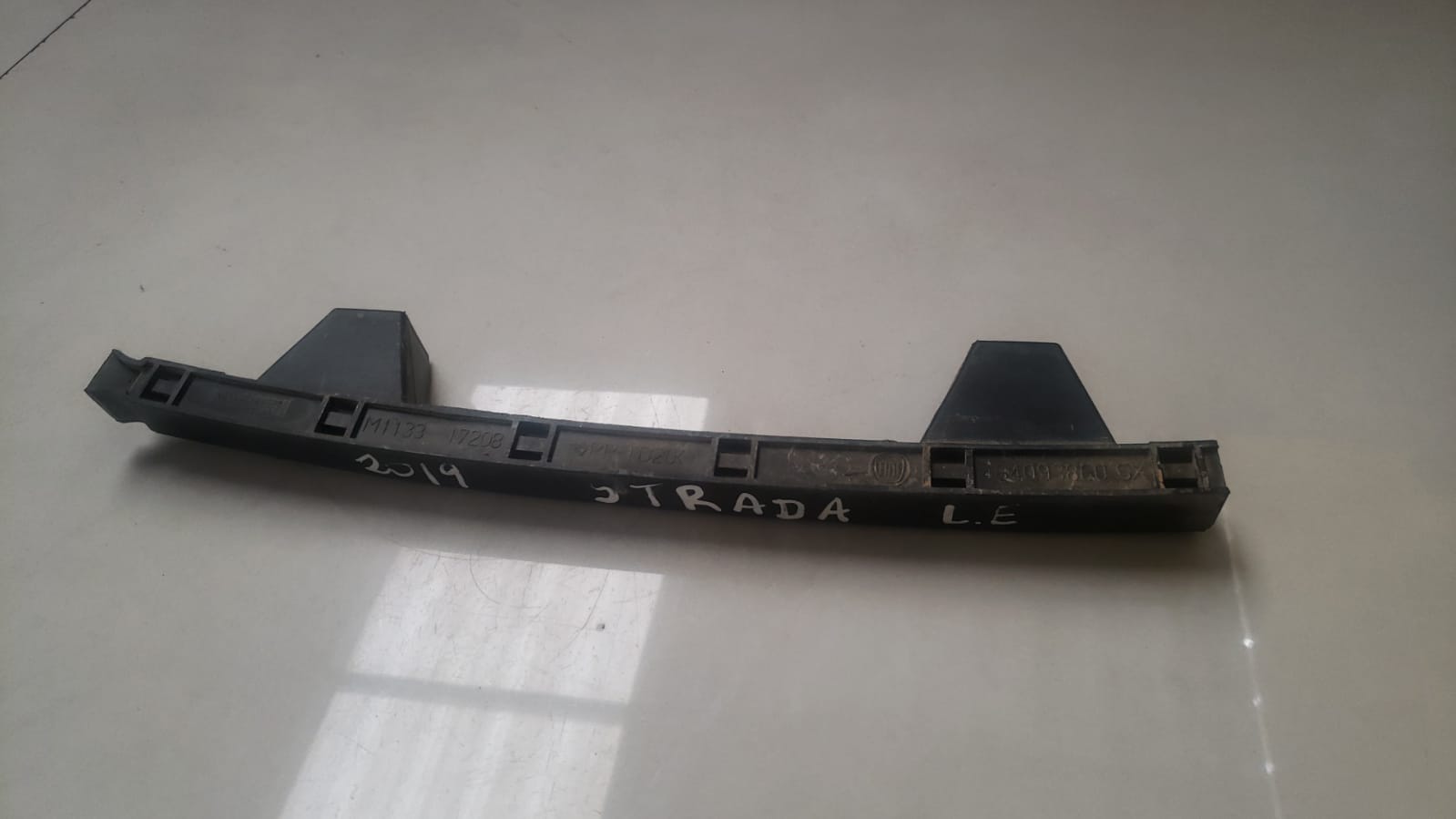 Guia Vidro Dianteiro Esquerdo Fiat Strada 2019