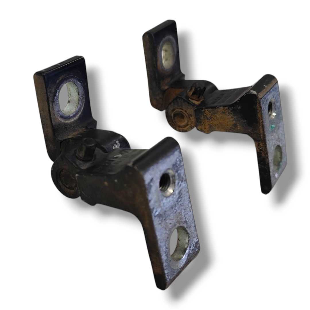 Dobradiça porta dianteira esquerda VW Saveiro 2008 2012 orig