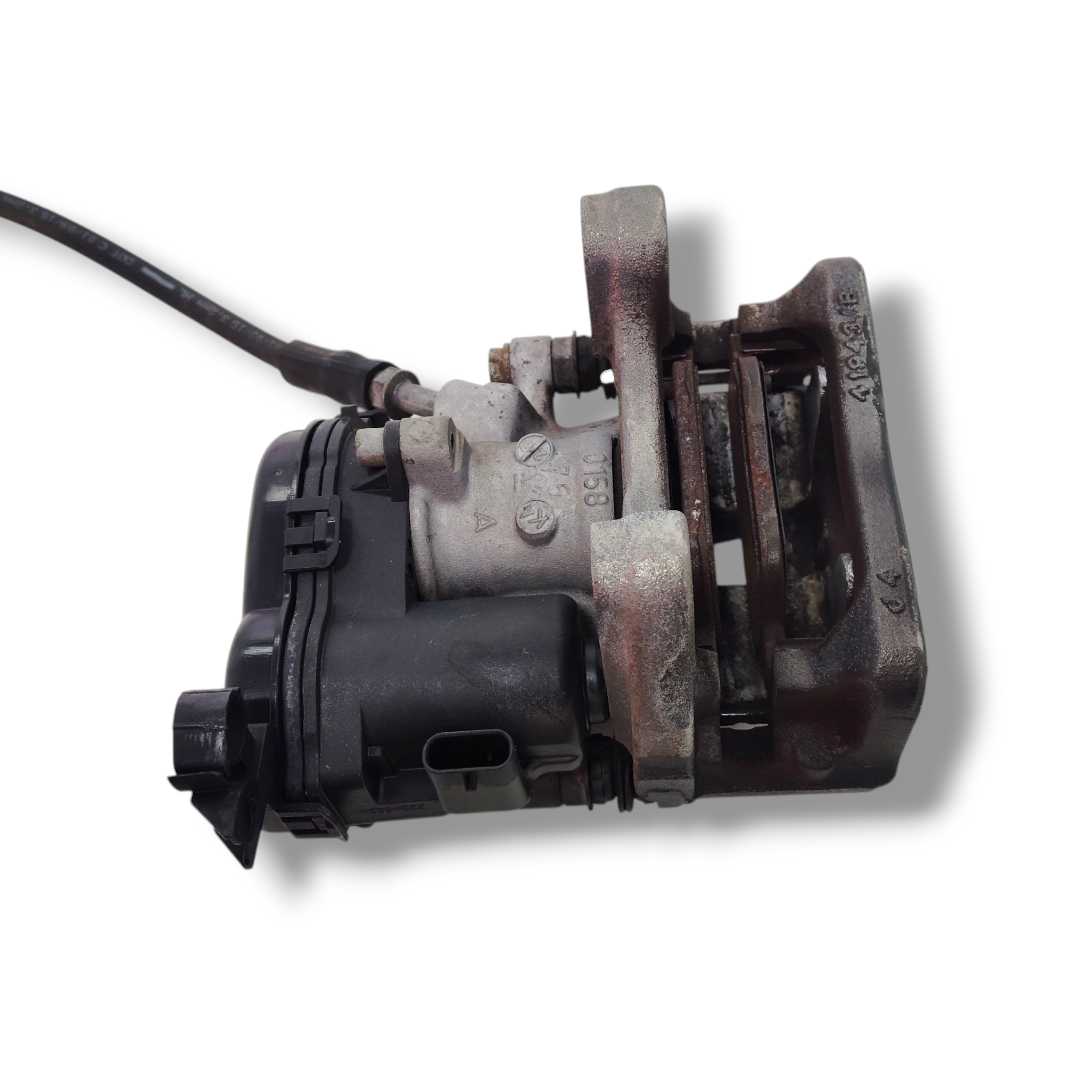 Pinça de freio traseiro direito Mercedes GLA 200 2015 a 18