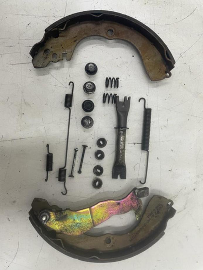 Sapata Freio Traseiro Direito Airtrek 03  (freio Tambor)