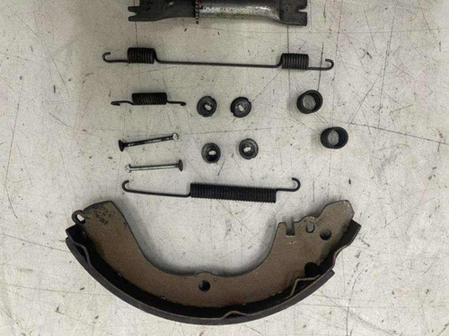 Sapata Freio Traseiro Esquerdo Airtrek 03 ( Freio A Tambor )