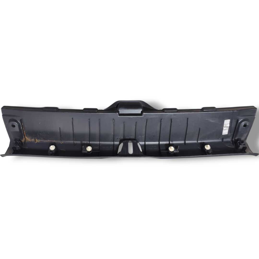 Soleira porta malas Nissan kicks 2017 a 2021 original