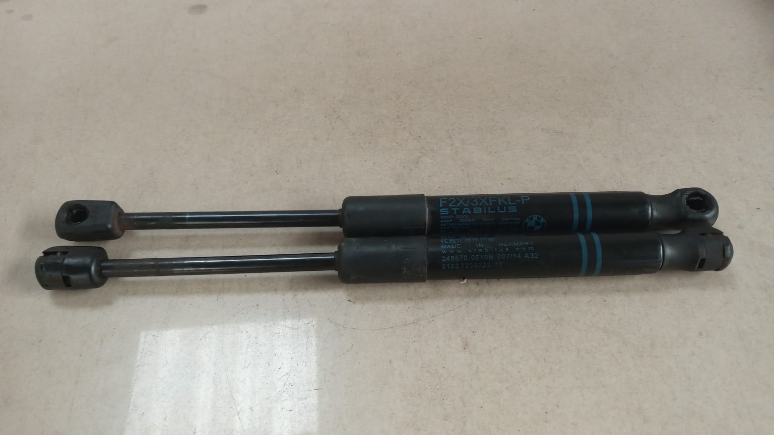 Par Amortecedor Capô Bmw 328i 2014