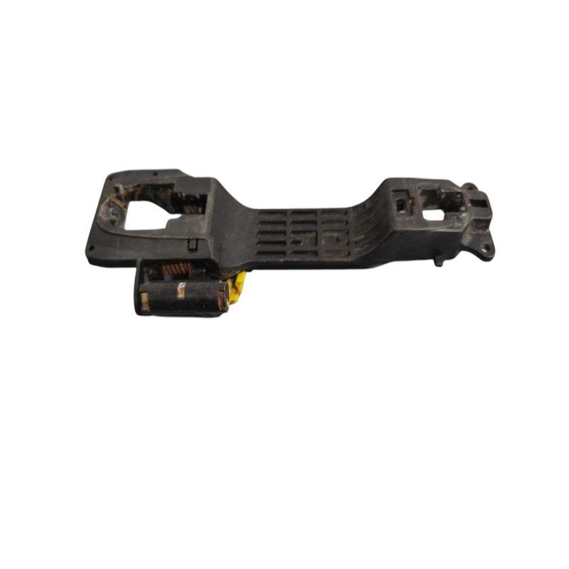 Suporte maçaneta exter dianteira dir Suzuki sx4 2009 a 2012