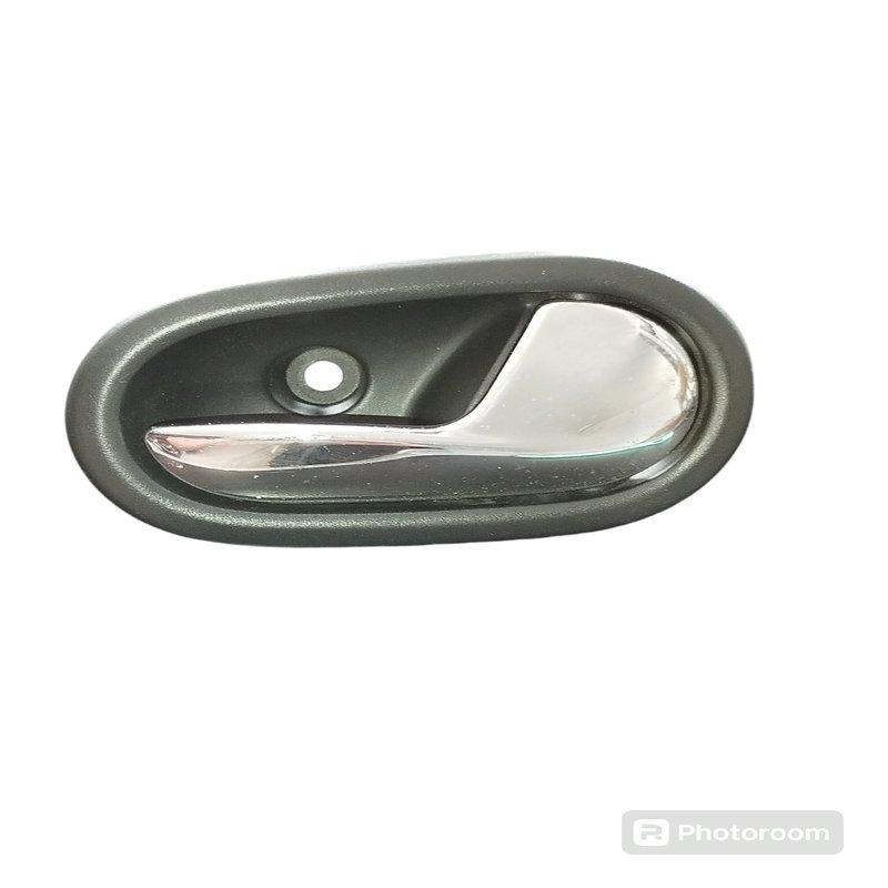 Maçaneta Interna Cromada Direito Renault Sandero 2015 A 2015