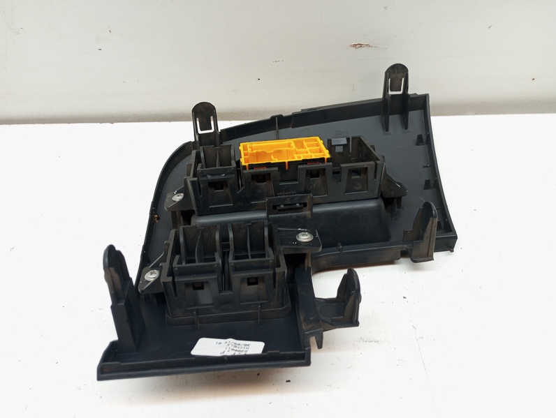 Moldura Botão Regulagem Retrovisor Nissan March Versa 2015/
