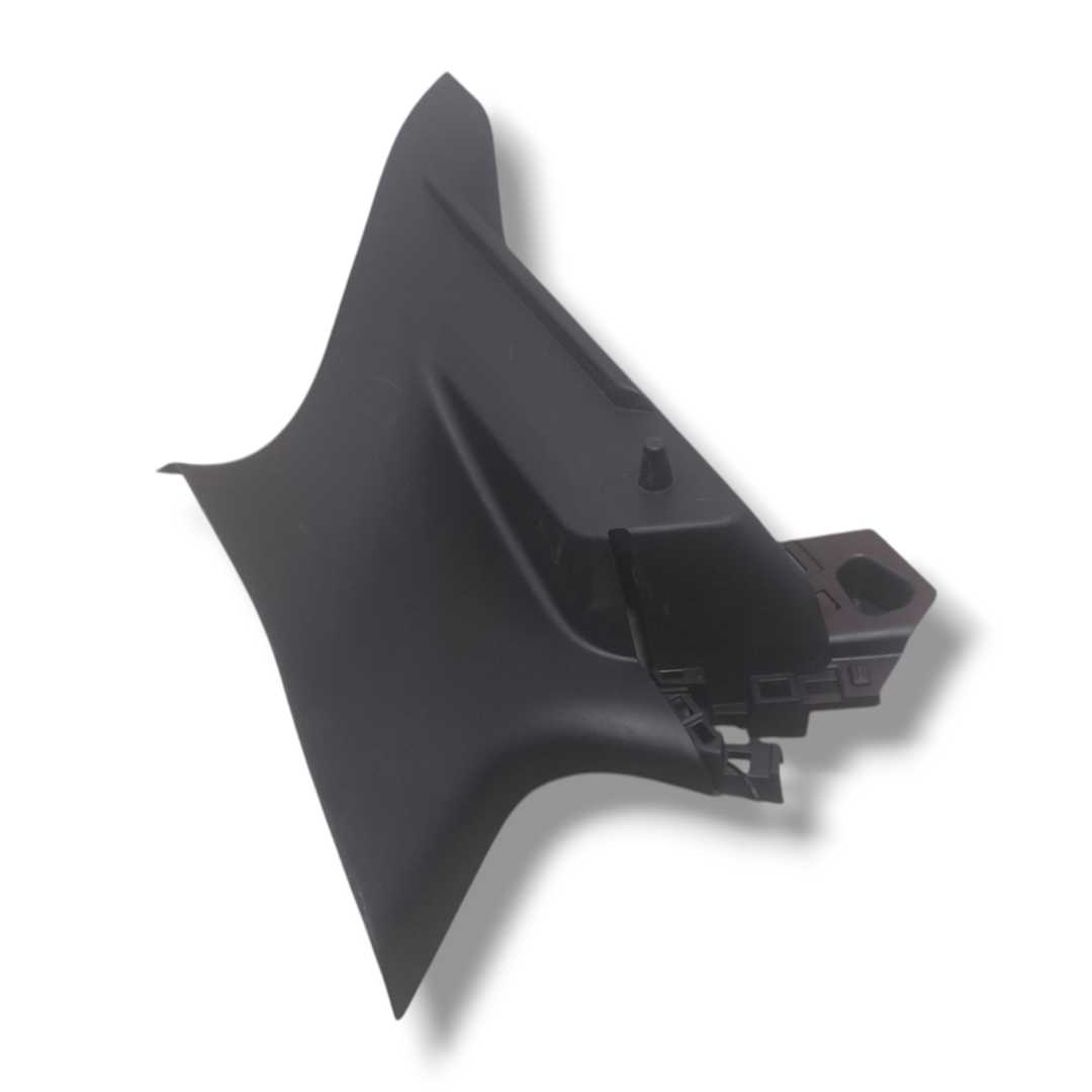 Moldura suporte tampão direito Nissan kicks 2017 a 2021