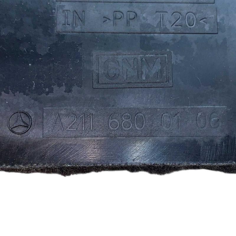 ACABAMENTO INTERNO ESQ PÉ MERCEDES E350 2005 A2116800106