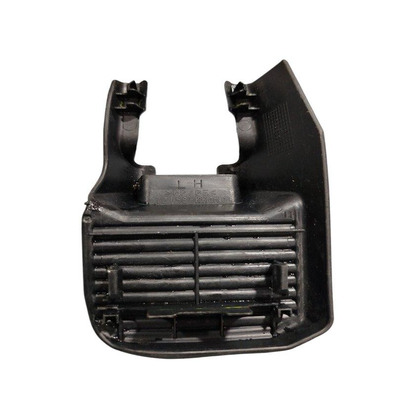 Acabamento banco dianteiro esquerdo Toyota Hilux 2016 a 2020