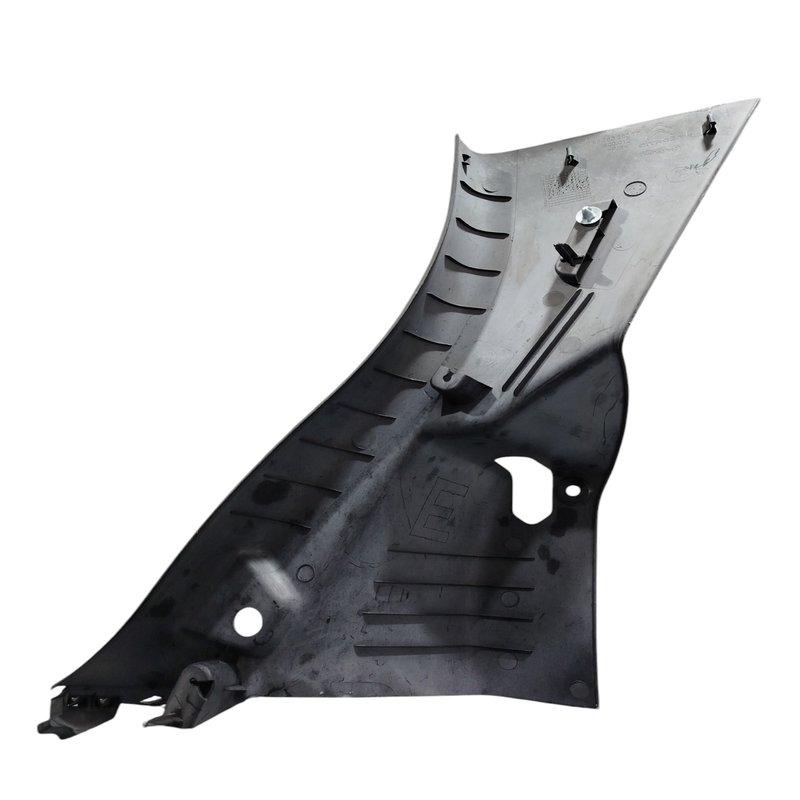 Moldura traseira esquerda banco Citroen c3 2013 a 2019 usada