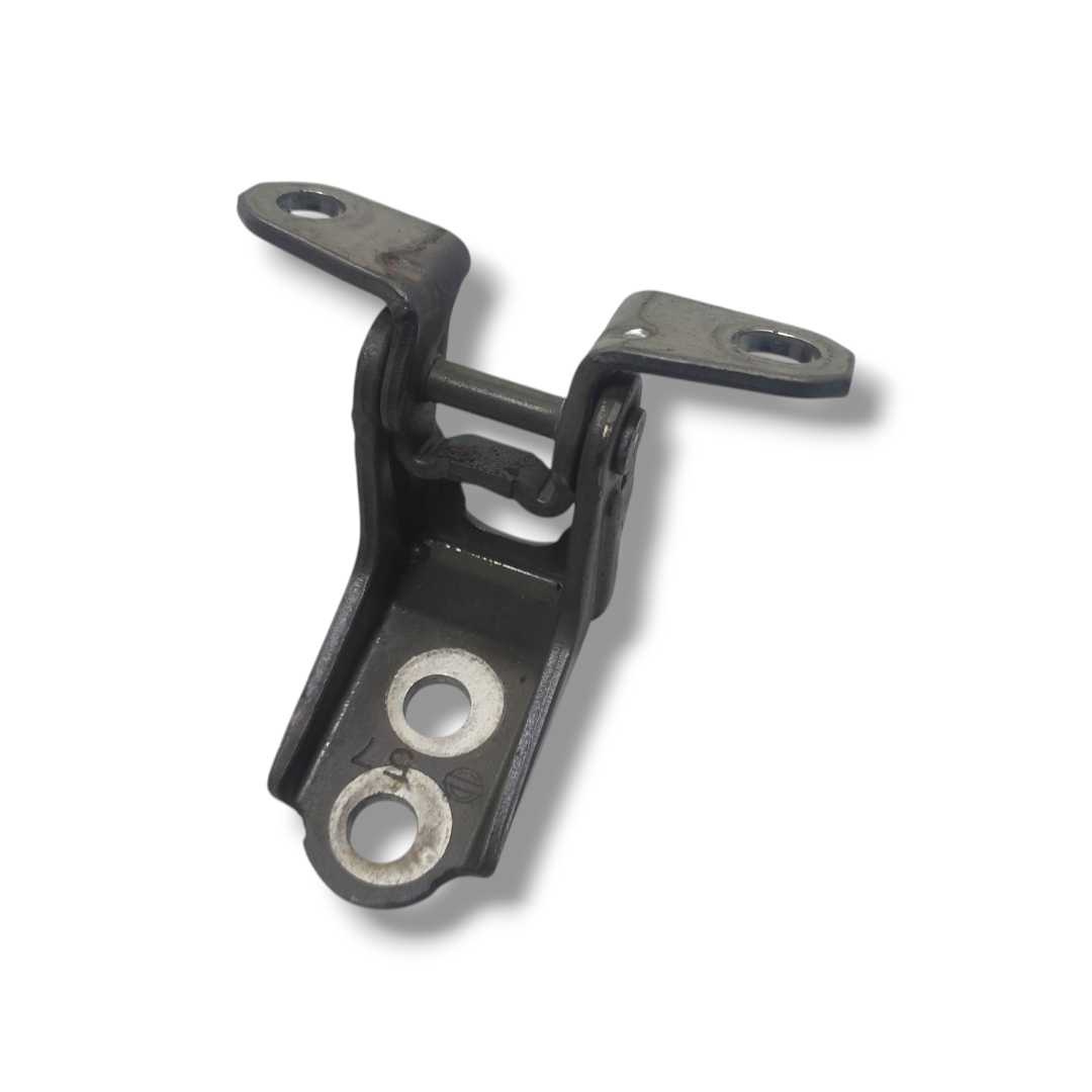 Dobradiça porta direita Nissan kicks 2017 a 2021 original