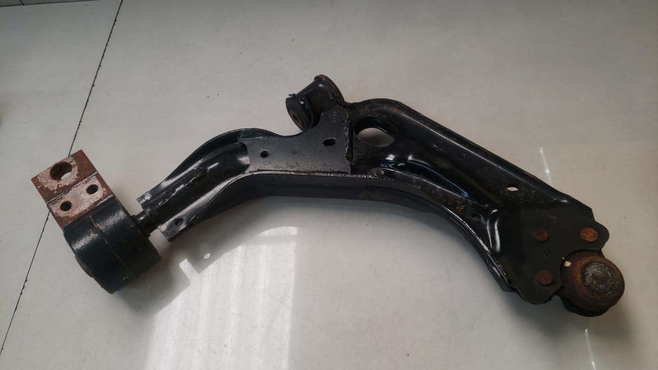 Bandeja Inferior Dianteira Esquerda Ford Fiesta 1.6 2012