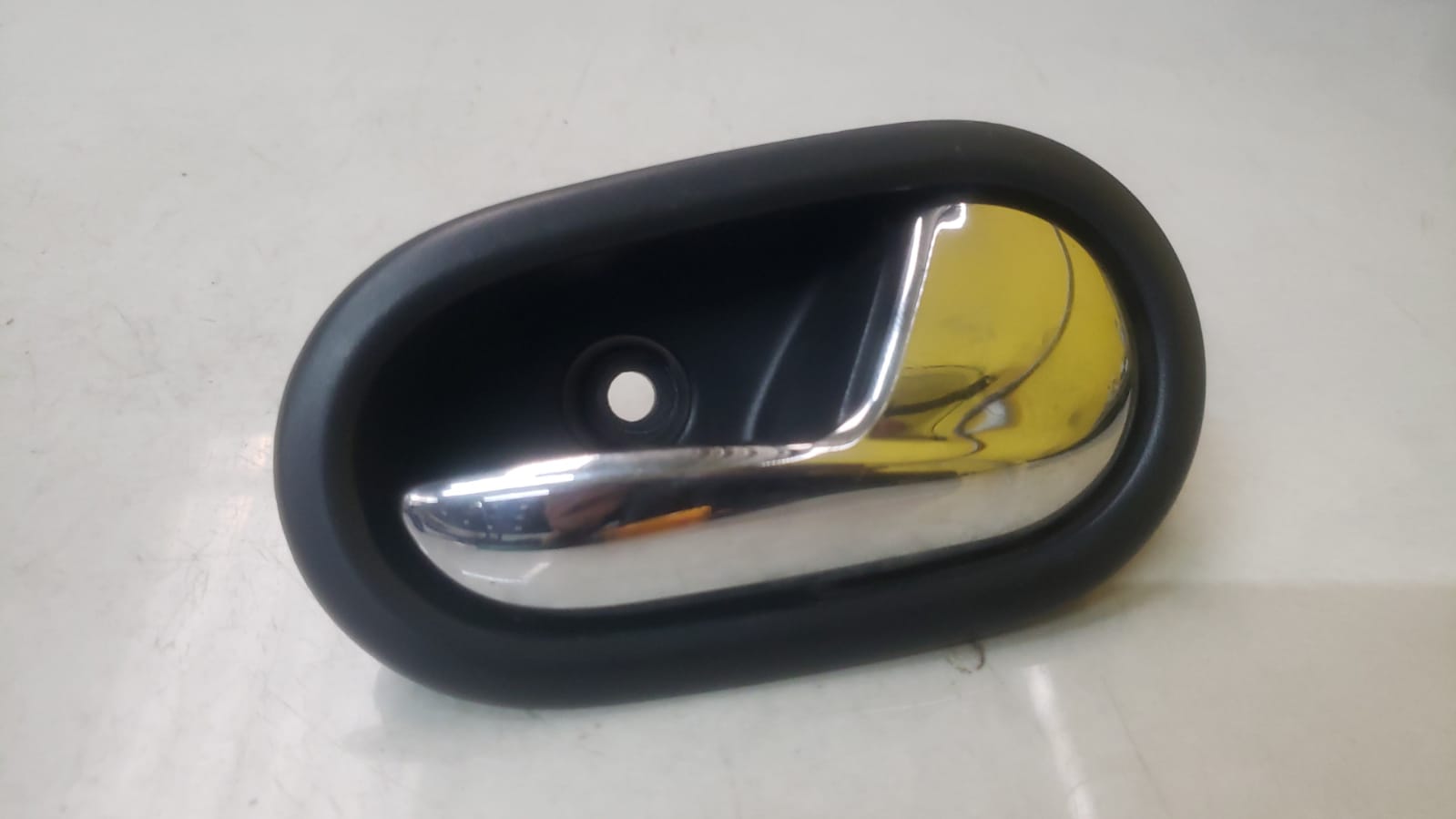 Maçaneta interna direita Renault Sandero 2015 a 2021