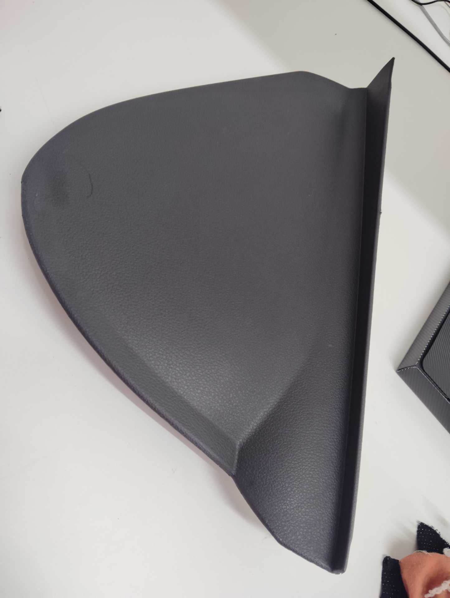 ACABAMENTO LATERAL PAINEL ESQUERDO CHEVROLET CRUZE ORIGINAL 