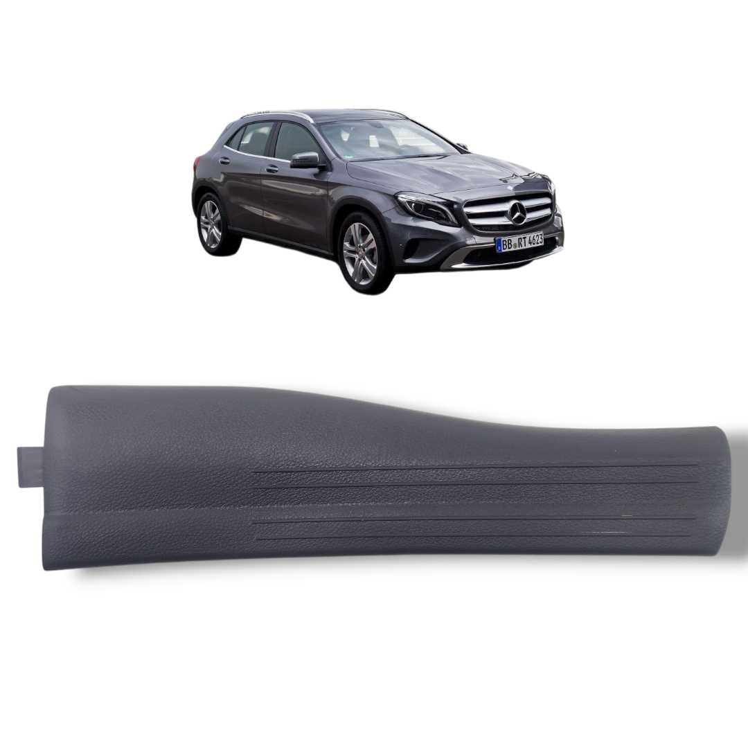 Acabamento soleira traseira direita Mercedes GLA 200 2015 20