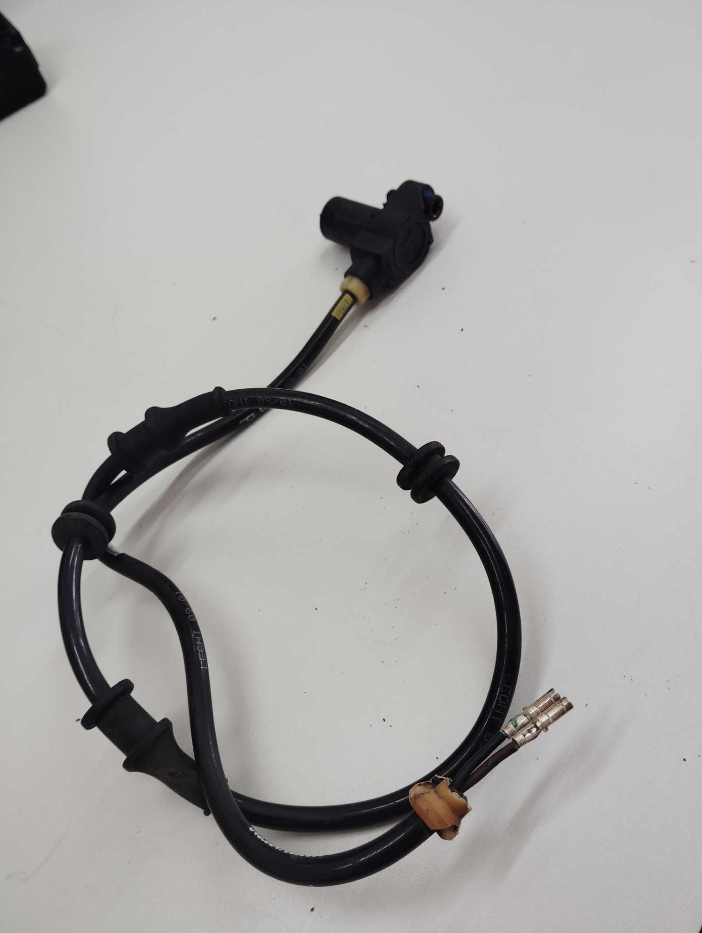 Sensor Dianteiro Abs Chevrolet Gm Vectra Cd 2.2 16v At 2001