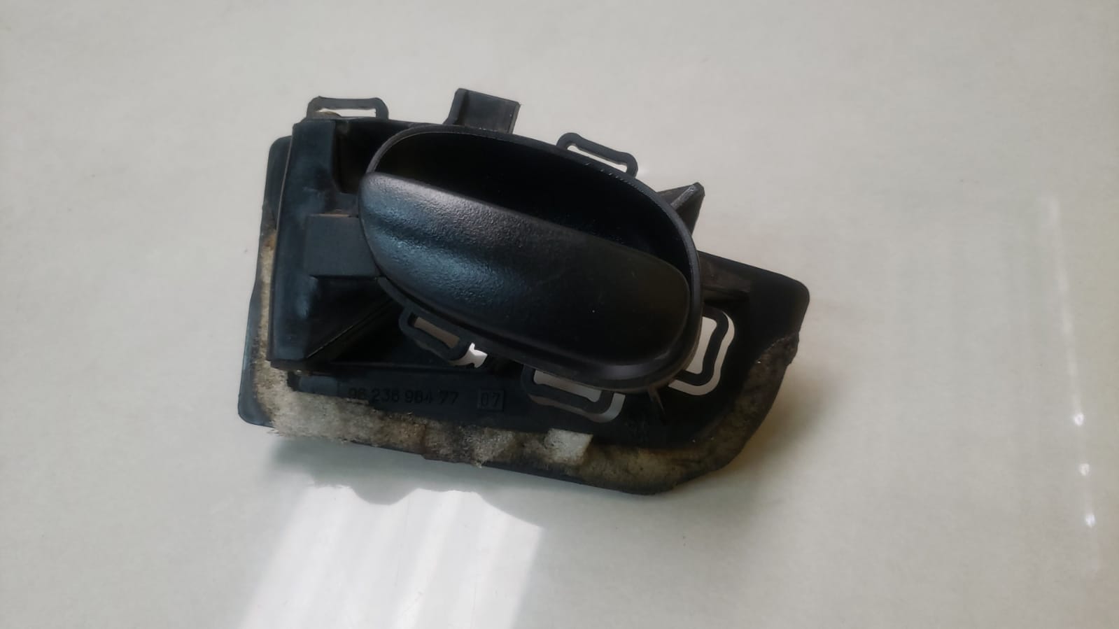 Maçaneta Interna Esquerda Peugeot 206 2007 a 2015 (2)