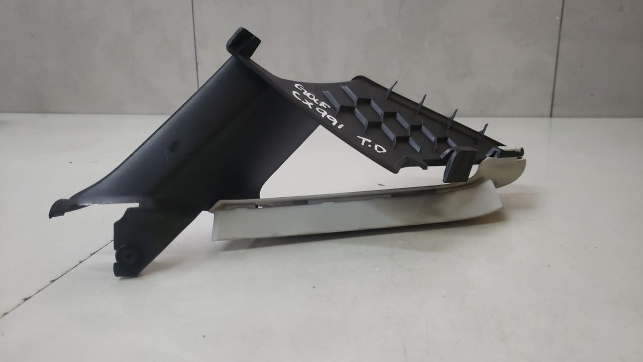 Moldura Vidro Traseiro Direito Vw Golf 2014 a 2019 5gm868144