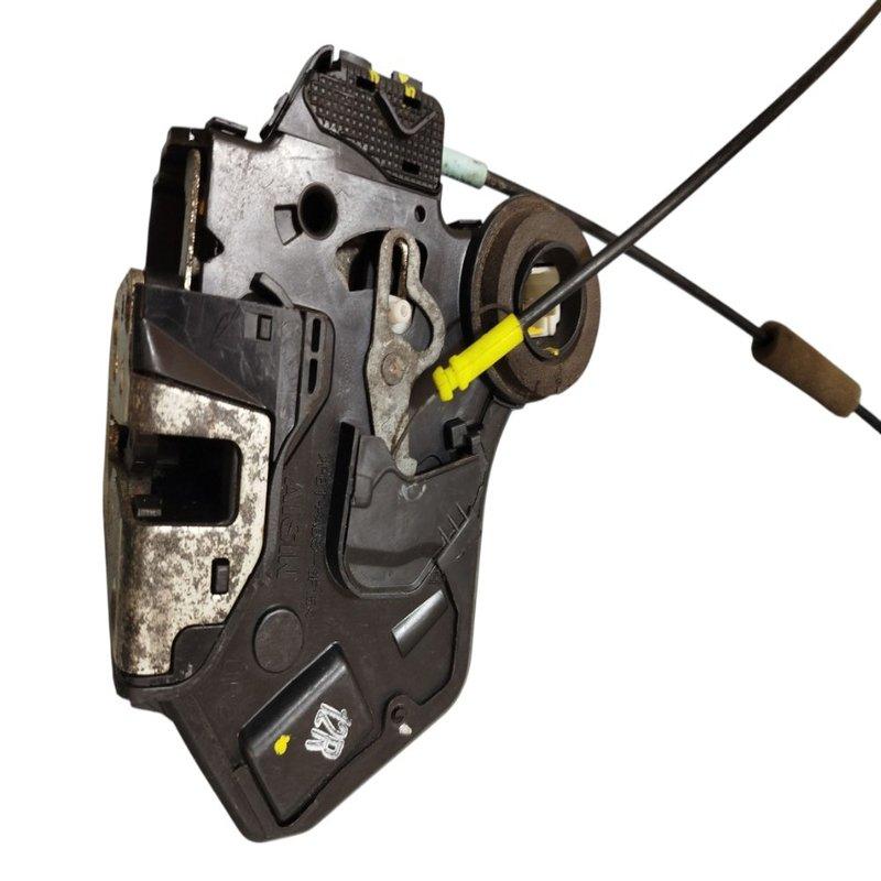 Fechadura traseira direita Toyota Hilux 2006 2015 usado 