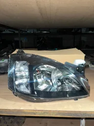 FAROL DIREITO CORSA/MONTANA 03/08 MASCARA NEGRA NOVO
