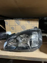FAROL ESQUERDO CORSA/MONTANA 03/08 MASCARA NEGRA NOVO