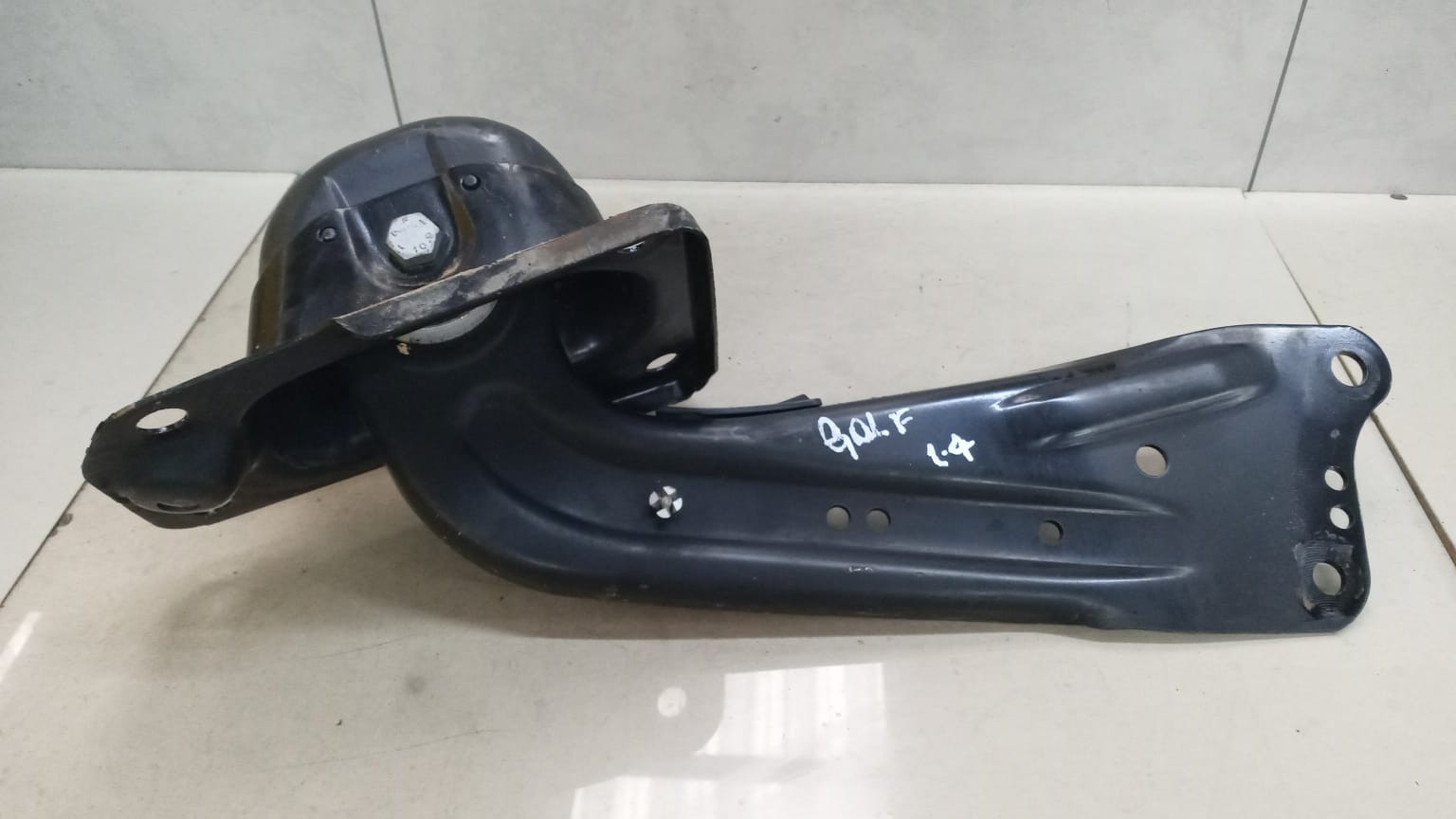 Bandeja Facão Traseiro Esquerdo Volkswagen Golf Tsi 1.4 2014