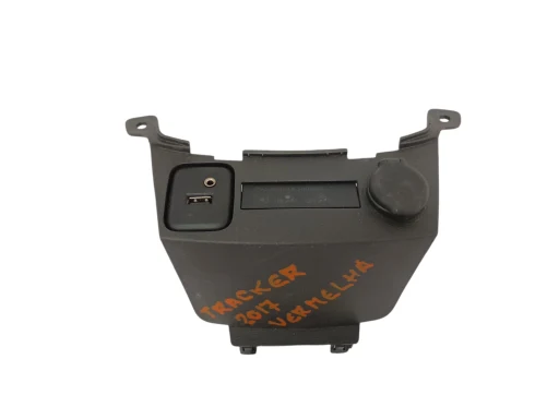 ENTRADA USB/AUXILIAR TRACKER 2017 A 2019