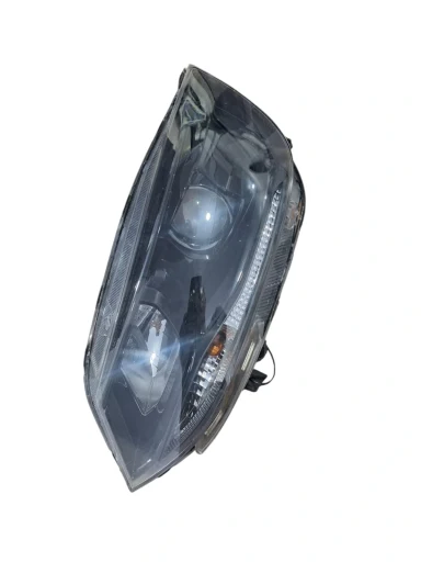 Farol esquerdo onix rs 2020/.. masc negra com detalhe