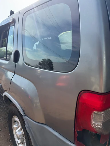 Lateral traseira esquerda XTerra 2003 a 2007 C/Detalhe