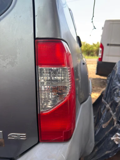Lanterna Traseira Direita XTerra 2003 a 2007