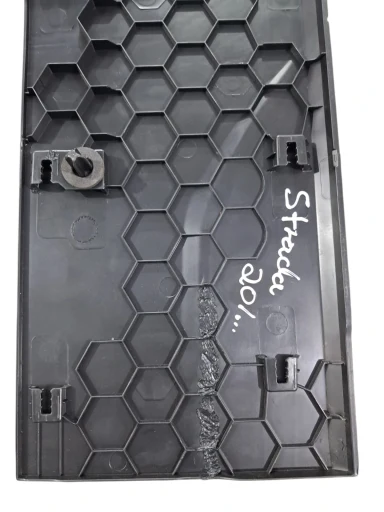 Moldura Suporte Placa Traseira Strada 2021/.. com detalhe 100253393