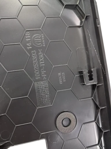 Moldura Suporte Placa Traseira Strada 2021/.. com detalhe 100253393