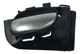 Maçaneta Puxador Interno Lado Direito Peugeot 207 Hbxs 2009  Preto Detalhe Prata Dianteira