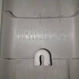 ACABAMENTO COLUNA CENTRAL ESQUERDA PAJERO IO E TR4 MR346029