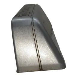 MOLDURA LUZ PLACA MITSUBISHI PAJERO TR4 2003 A 2009 DETALHE