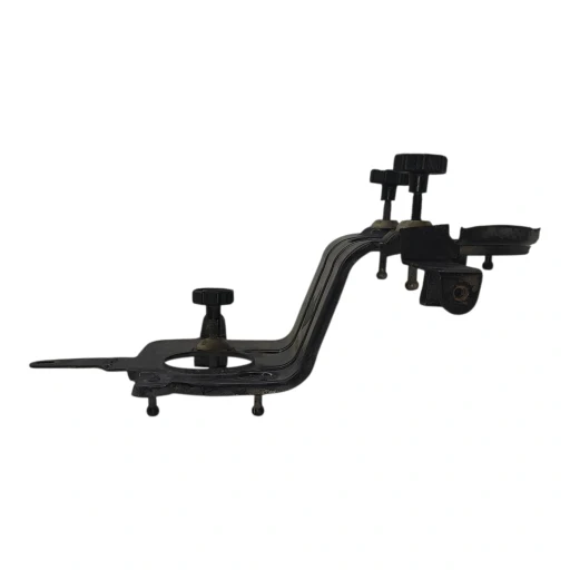 SUPORTE FAROL DIREITO PAJERO SPORT 2004 A 2006