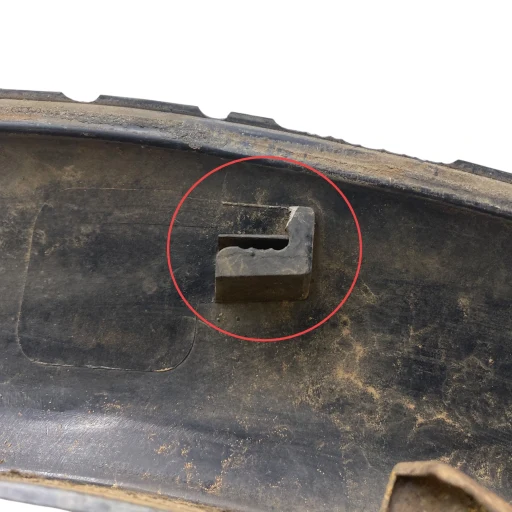 MOLDURA PARA-LAMA ESQ PAJERO SPORT 1999 A 2006 DETALHE MR230969