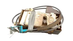FECHADURA DIANTEIRA DIREITA FORD FIESTA 2 PORTAS ATÉ 2005