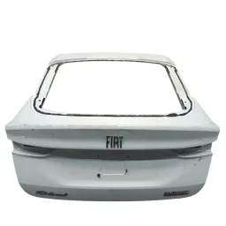 tampa traseira Fiat fastback 2022 2023 2024 2025