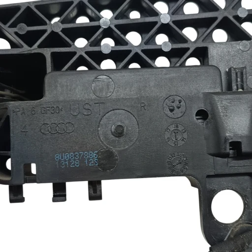 Maçaneta Externa dianteira direita Audi Q3 2013 2014 2015 8U0837886