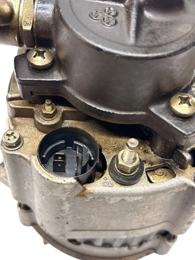 ALTERNADOR C/ BOMBA VÁCUO PLUTUS DIESEL 2012 JFZB165-03 65A