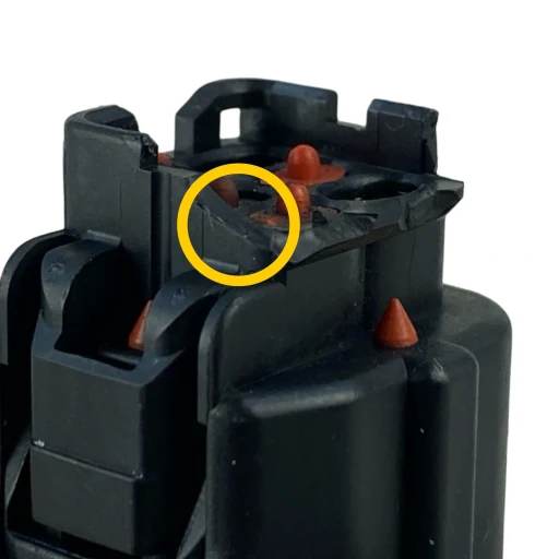 Fechadura Traseira Esquerda L200 Triton 2007 a 2017 Detalhe