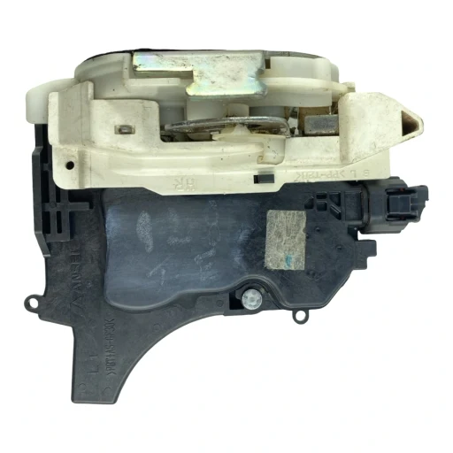 Fechadura Traseira Esquerda L200 Triton 2007 a 2017 Detalhe