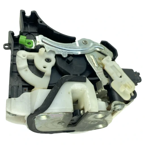 Fechadura Traseira Esquerda L200 Triton 2007 a 2017 Detalhe