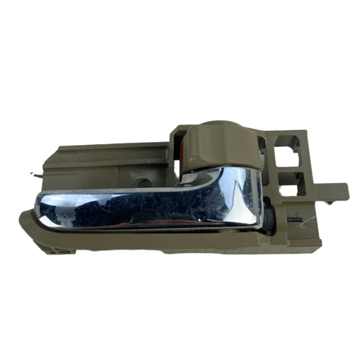 Maçaneta int porta tras direita hilux sw4 2006 a 2015 2/4p