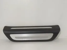 Soleira Porta Audi Q3 Traseira Esquerda 2012/2015 Detalhe