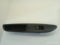 Botão Vidro Tracker Traseiro Esquerdo 2017/2019