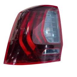 Lanterna traseira esquerda Renault oroch 2022 C/pequ trincad