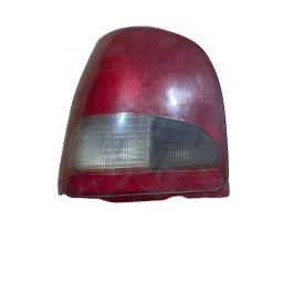 Lanterna traseira esquerda vw gol g2 1995  C detalhe na lent